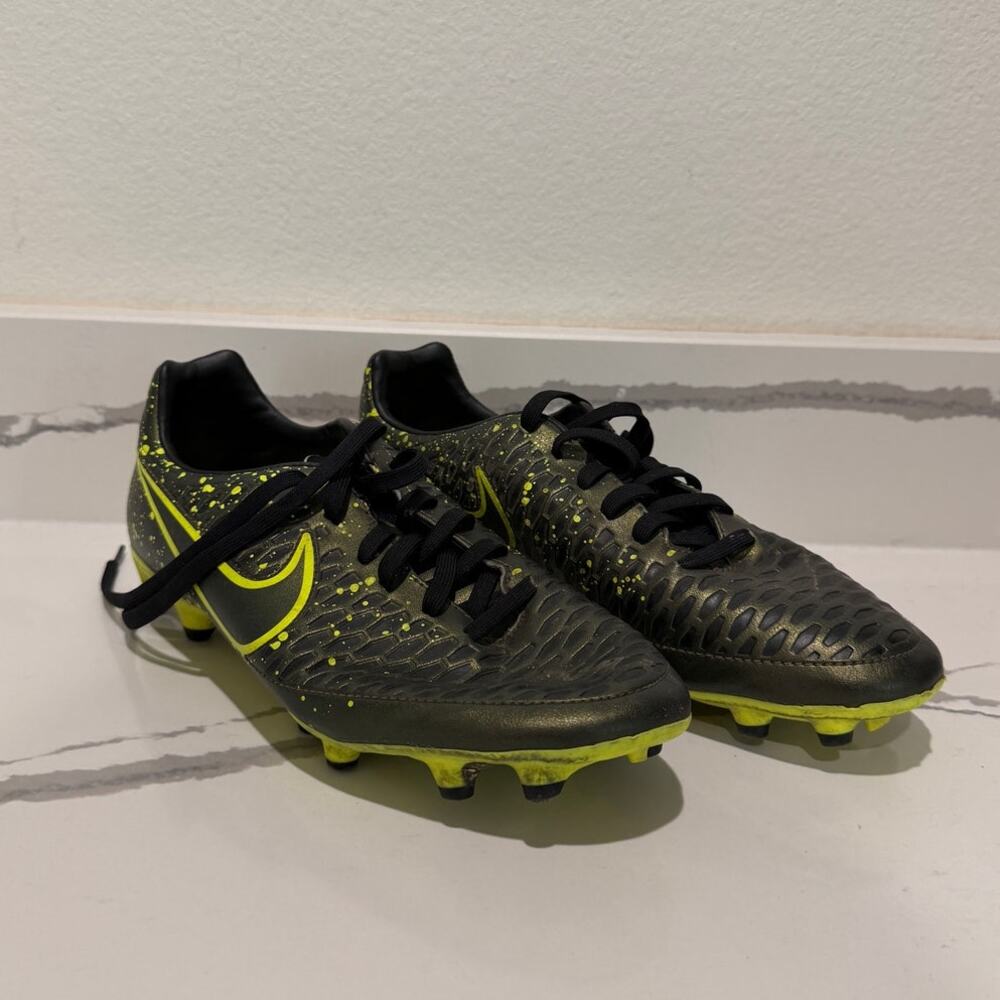 Nike Magista Onda FG Soccer Cleats Mens 7 Black Volt Dark Citron Firm Ground